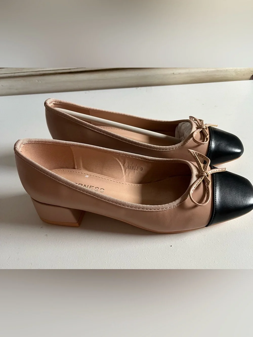 New Berness Marie Cap-Toe Ballet Block Heels Nude Black Size 9